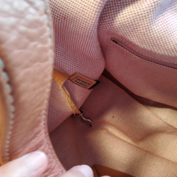 Elegant Peach Leather Shoulder Bag - Picture 4 of 15